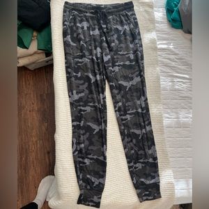 Express camo sweatpants